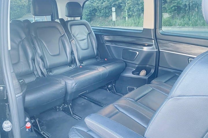 Private Transfer Airoport CDG Orly to Disney by Minivan 7pax