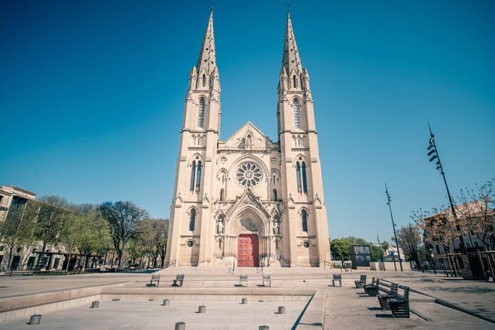 Lyon to Nimes Private Guided Day Tour By Car