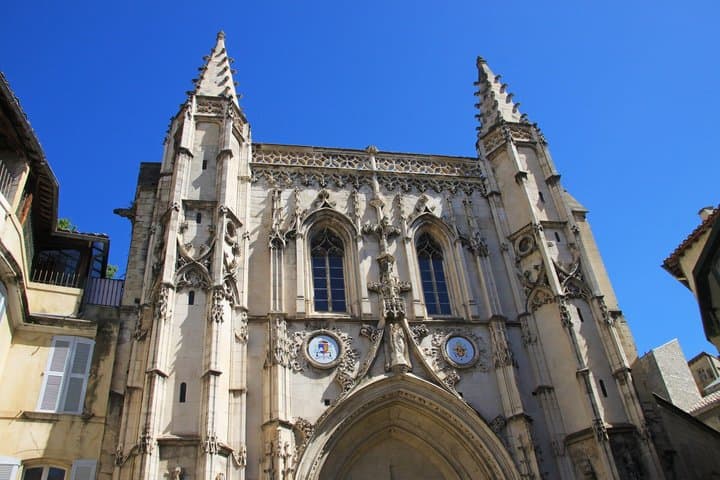 Lyon to Avignon 1 Day Private Guided Tour by Car