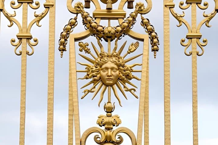 Entrance to the Palace of Versailles in Paris with Audio Guide APP