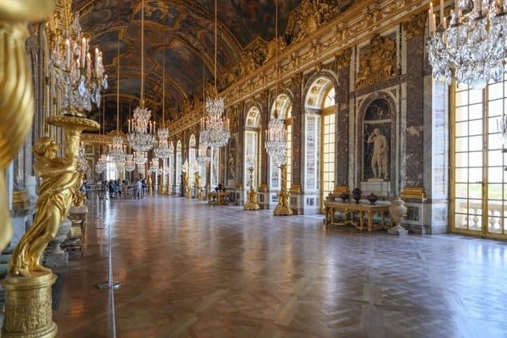 Entrance to the Palace of Versailles in Paris with Audio Guide APP
