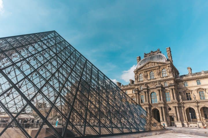 Entrance to the Louvre Museum in Paris with Audio Guide APP
