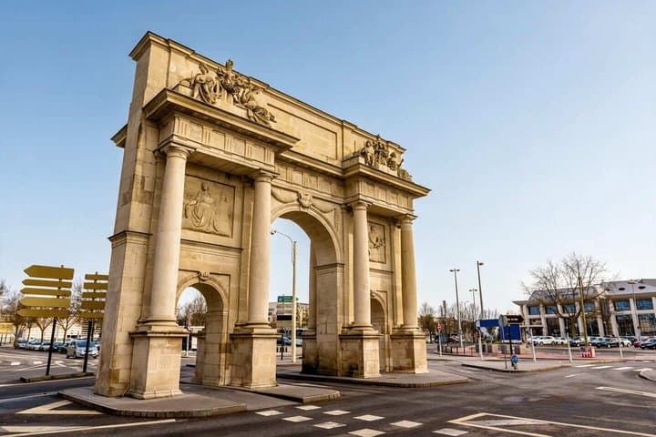 Hello Nancy: Private 2-Hour Intro City Walk with Local Guide