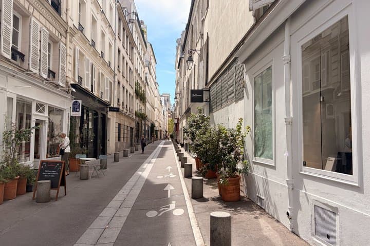 Saint Germain des Prés Walking Tour in Paris