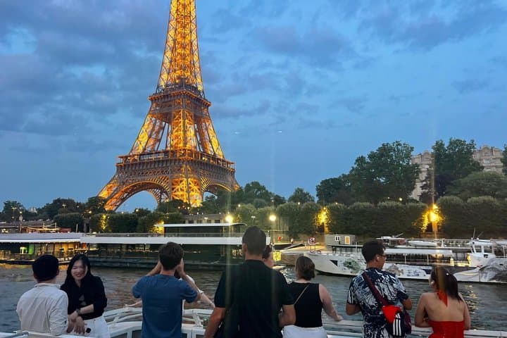 Paris: Evening Lights Cruise with Legendary Bateaux-Mouches