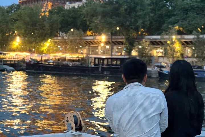 Paris: Evening Lights Cruise with Legendary Bateaux-Mouches