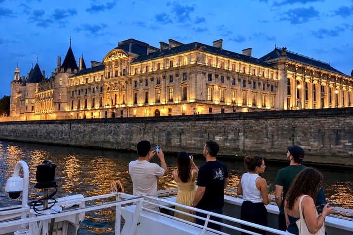 Paris: Evening Lights Cruise with Legendary Bateaux-Mouches