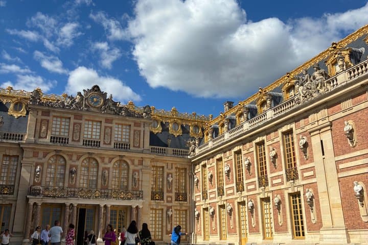 Versailles private tour Trianon Gardens and entrance to the Palace