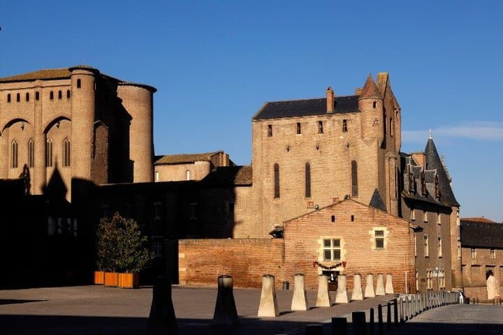 TOP Albi: Private Guided Tour with Your Mobile