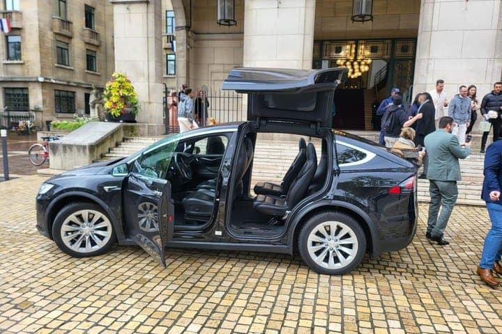 Tesla airport transfer to Paris