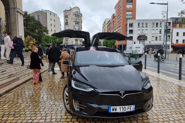 Tesla airport transfer to Paris
