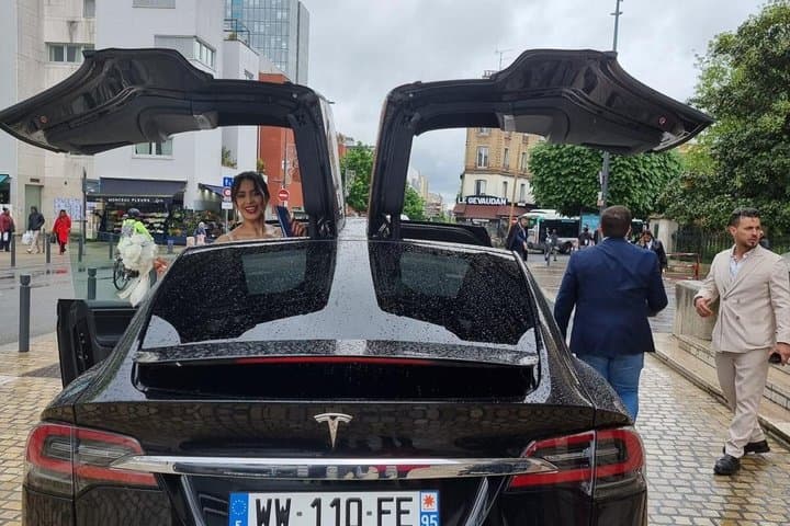 Tesla airport transfer to Paris