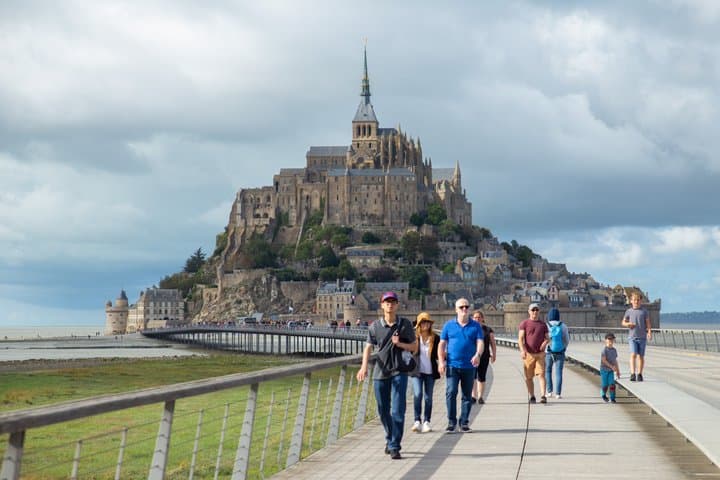 Mont Saint Michel and Local Creperie Lunch Bus Tour from Le Havre