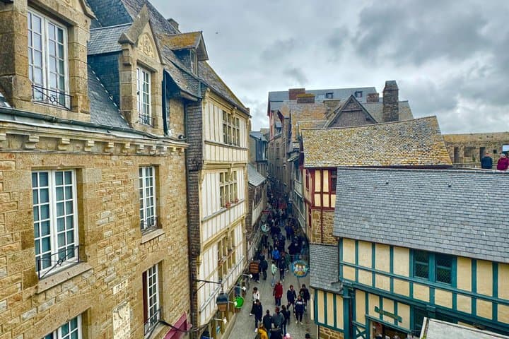Mont Saint Michel and Local Creperie Lunch Bus Tour from Le Havre