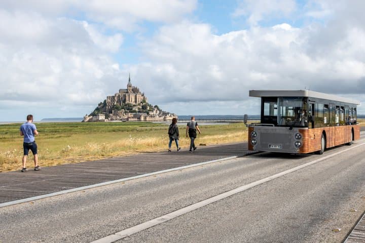 Mont Saint Michel and Local Creperie Lunch Bus Tour from Le Havre