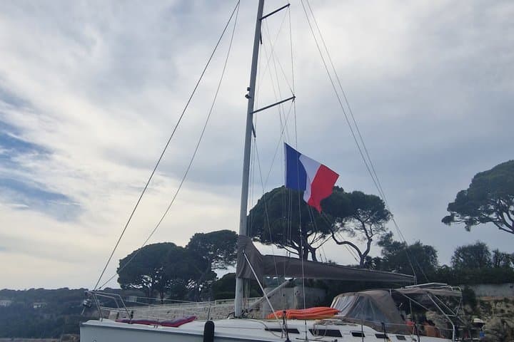 3-hour mini cruise to Antibes and the Bay of Angels