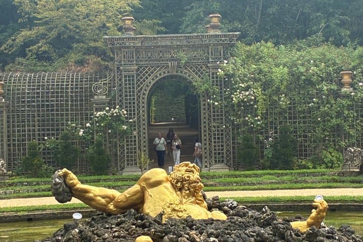 Versailles private tour Trianon Gardens and entrance to the Palace