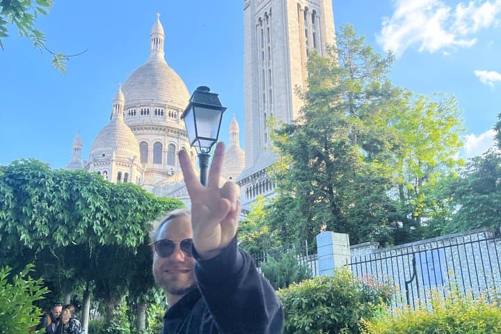 Walking Tour of Montmartre History and Wine Included