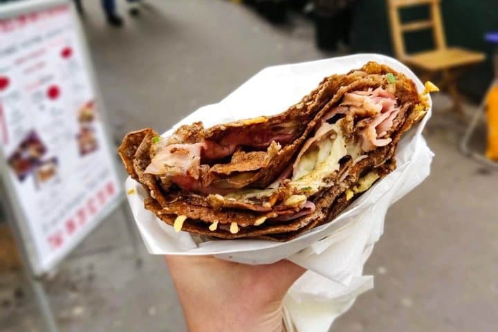 Paris: Le Marais Hidden Gems Walking Tour with Tasting