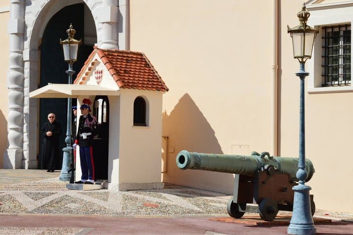 Monaco Shore with Changing of the Guard Private Excursion