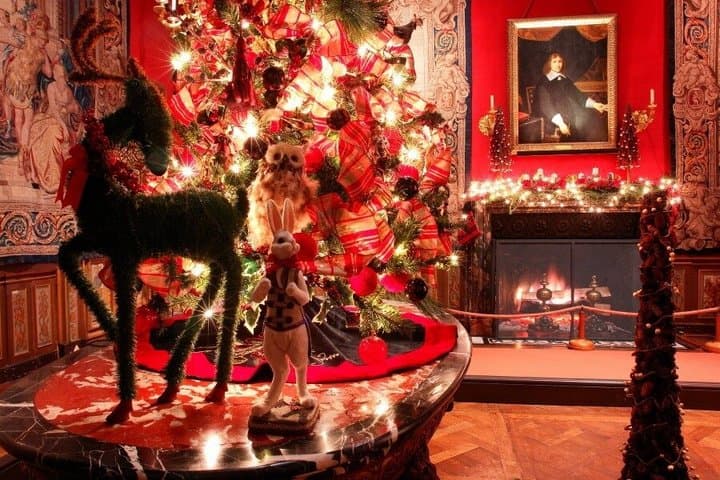 Christmas in Paris Chauffeur Driven Tour Vaux le Vicomte Castle