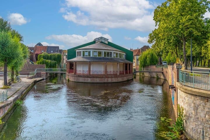 Hello Amiens: Private 2-Hour Intro City Walk with Local Guide