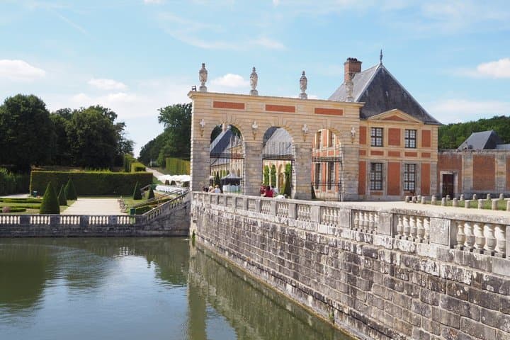 Royal France Tour Fontainebleau and Vaux le Vicomte