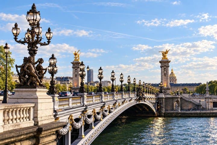 Podcast Tour Paris the Emily Edit Parisian Daydream
