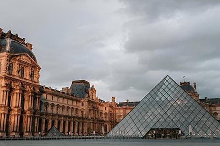Louvre Museum Skip-the-Line Ticket et Optional Seine River Cruise
