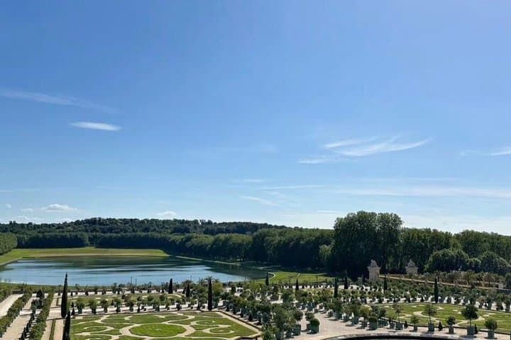 Versailles Private Driver Transport Round Trip from Paris Hotel
