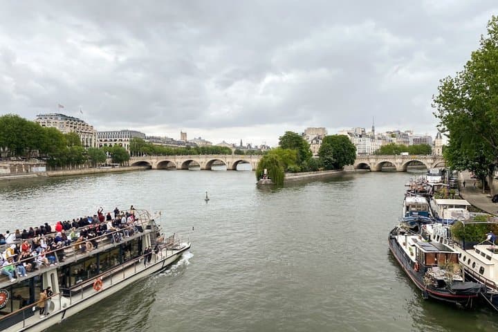 Experience Paris Highlights Private Walking Tour