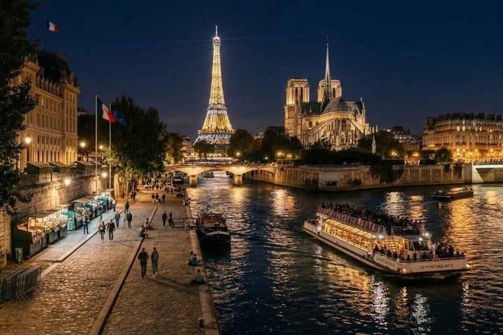 Sightseeing 3 course Dinner Cruise on Seine River from Paris