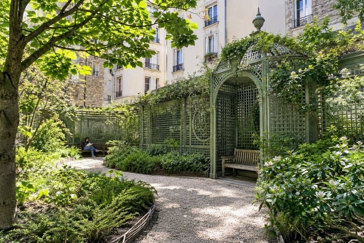 Paris Jewish Quarter Private Tour Le Marais, Culture and Pastry