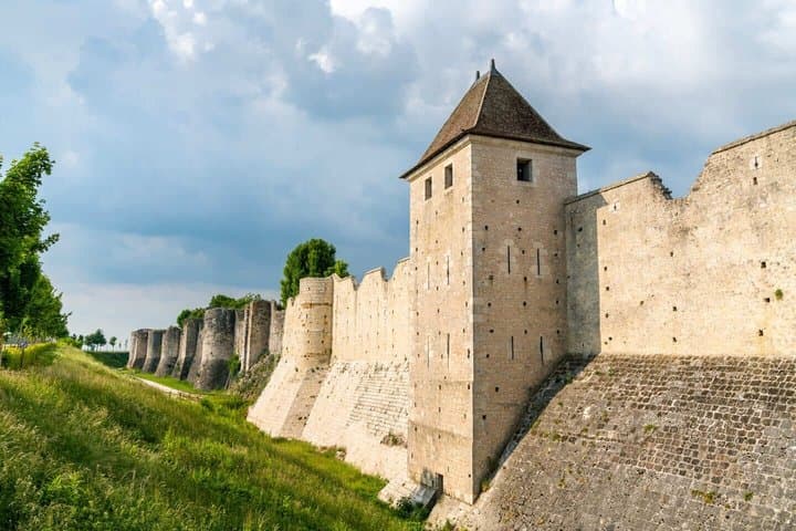 Hello Provins: Private 2-Hour Intro City Walk with Local Guide