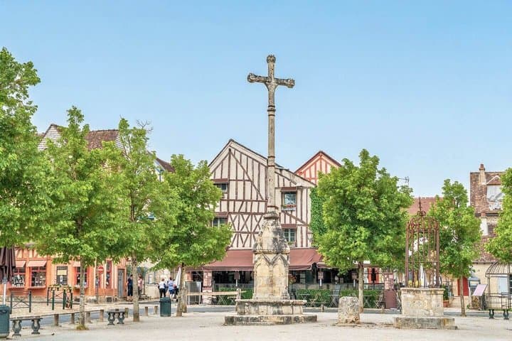 Hello Provins: Private 2-Hour Intro City Walk with Local Guide
