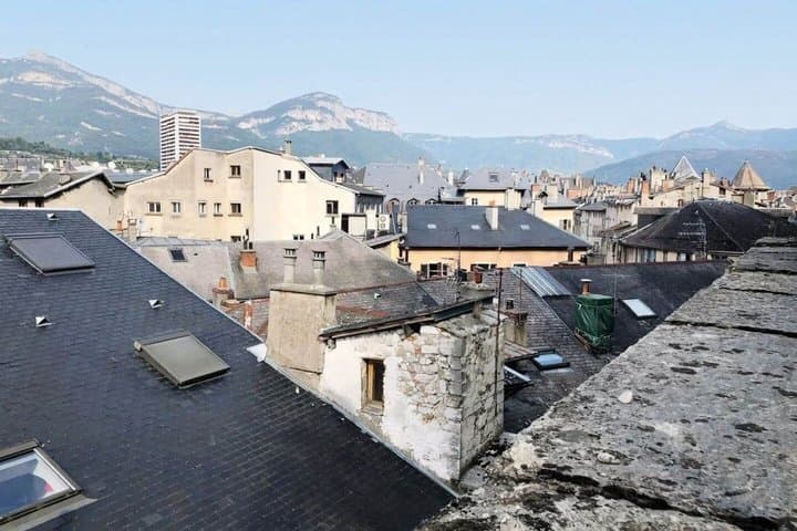 Hello Chambéry: Private 2-Hour Intro City Walk with Local Guide