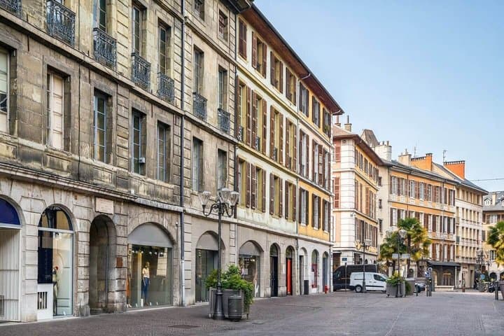 Hello Chambéry: Private 2-Hour Intro City Walk with Local Guide