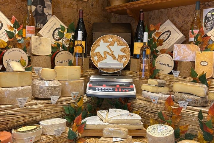 Walking tour with a picnic in Paris, the picnic of your dreams
