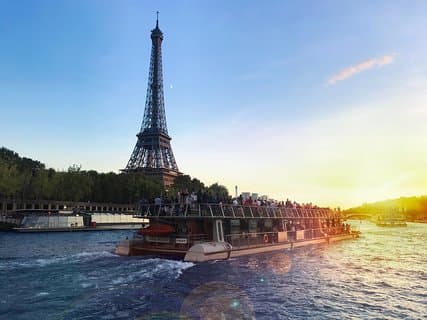 1 hour cruise to see
the Paris's finest monuments