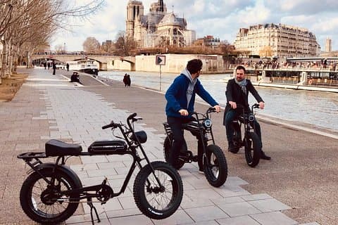 Private Paris electric bike tour with video