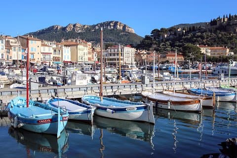 Cassis pebbly beaches, calanques, limestone cliffs and driving the spectacular scenic Route des Crêtes along the clifftops to Cap Canaille