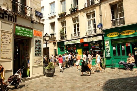 Heart of the Jewish Quarter, la rue des rosiers used to follow Paris' defence wall in the 12th century. It is now one of the Marais' most busy street especially around lunchtime as it is knowsn for it