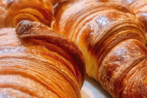 Croissant class Paris : flaky texture