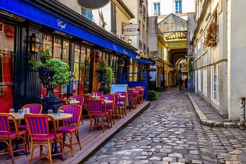 Paris Edith Piaf Walk: Montmartre Self-Guided Puzzle Tour