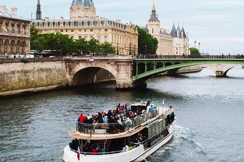 4-Hour Private Saint Germain des pres Tour and Seine River Cruise