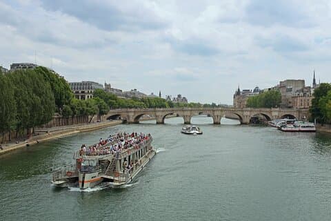 Private 4-hour Paris Tour including 2-hour Lunch Cruise on Seine River