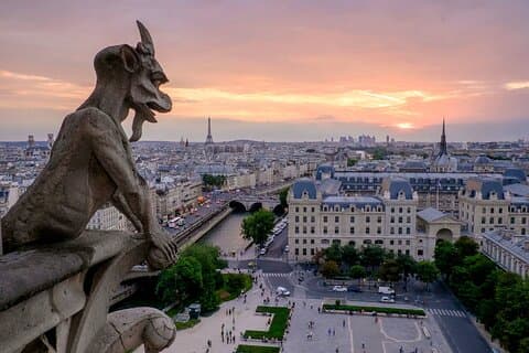Paris 4 hours Tour in Small Group with an Expert Driver