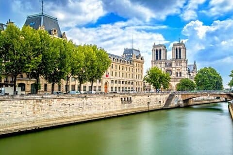 Paris Ile-de-la-Cité Tour: Max 6 People Small Group or Private