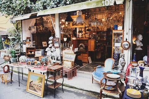 Les Puces de Saint Ouen Flea Market Tour in Paris with Private Guide