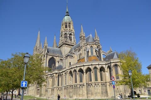 Private Transfer From Paris to Bayeux